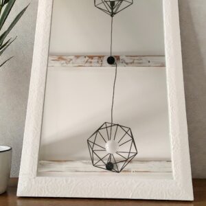 Miroir blanc, décoration en relief