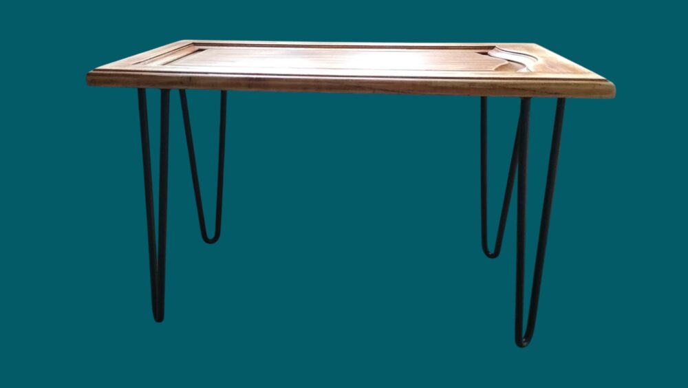table basse porte de cuisine recyclée pied métal noir